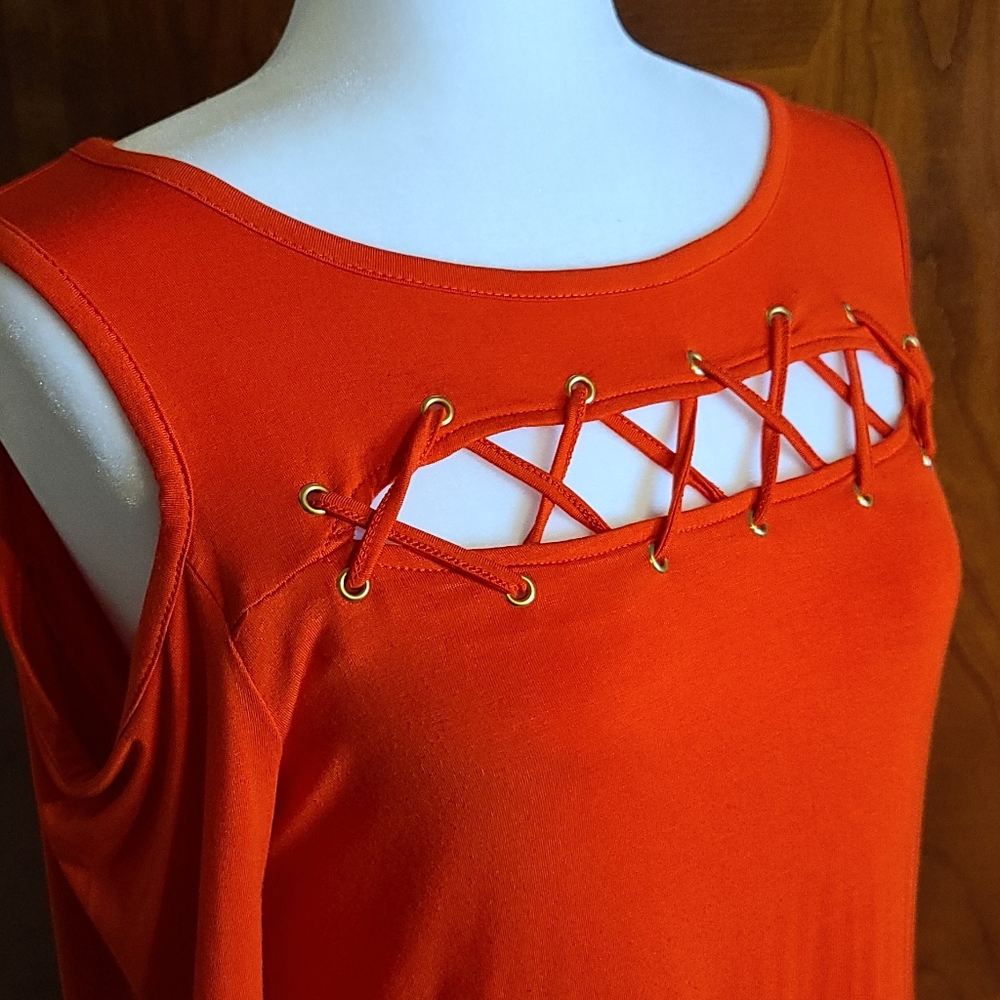 Cutout Tunic - Picture 3 of 5
